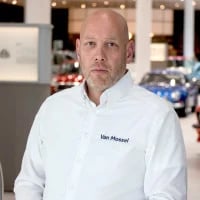 Nik  Hollanders
